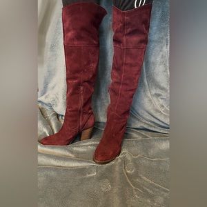 Brand - Steve Madden, size 6.5M , leather upper , heel size 3.4